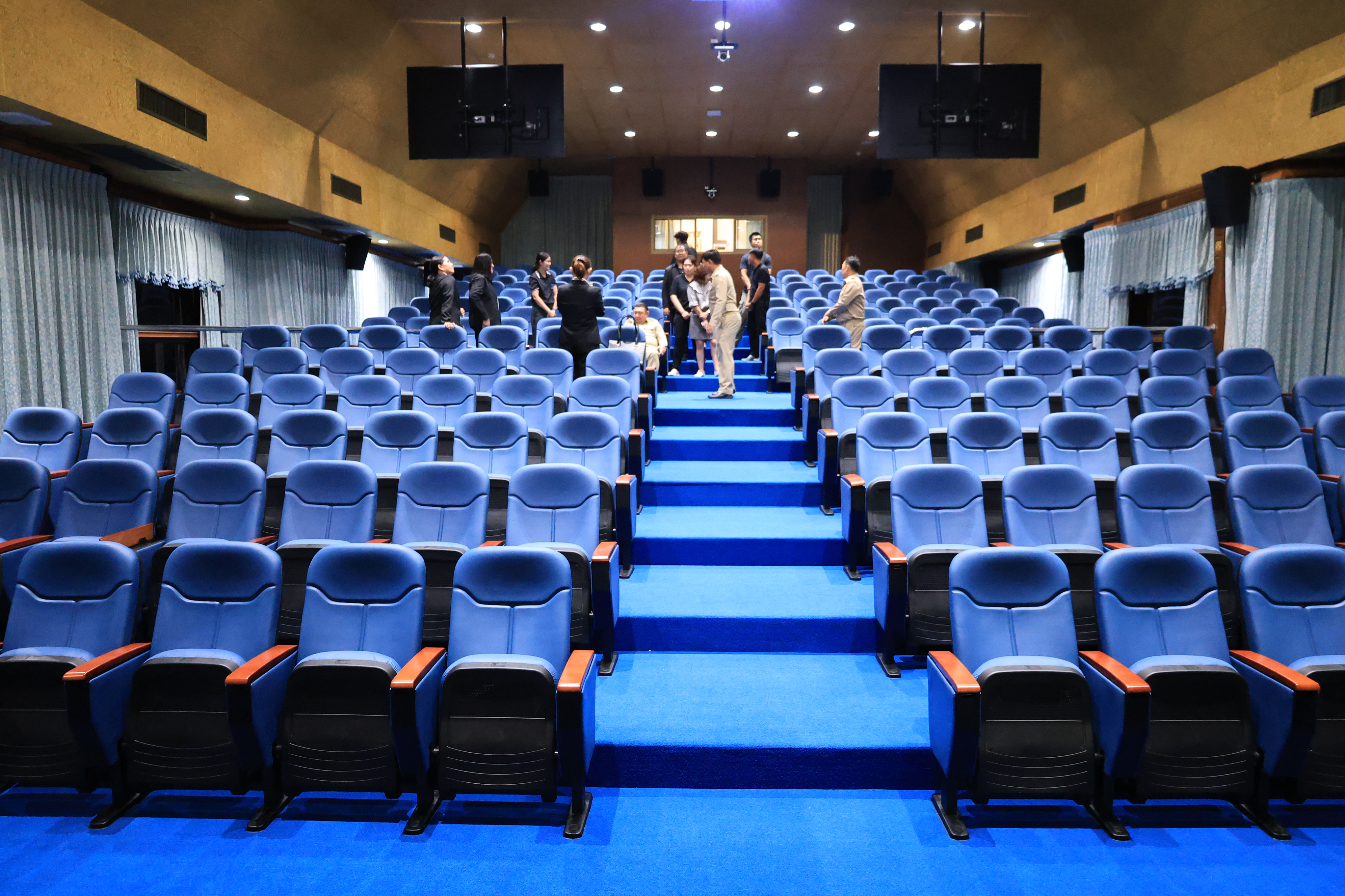 title - เลขาธิการ ส.ป.ก. ตรวจความเรียบร้อย การปรับปรุงห้องประชุม ชั้น 4 ศาลาพระมิ่งขวัญ ศูนย์ส่งเสริมและพัฒนาอาชีพเสริมนอกภาคการเกษตร (ศพส.) อำเภอบางไทร จังหวัดพระนครศรีอยุธยา